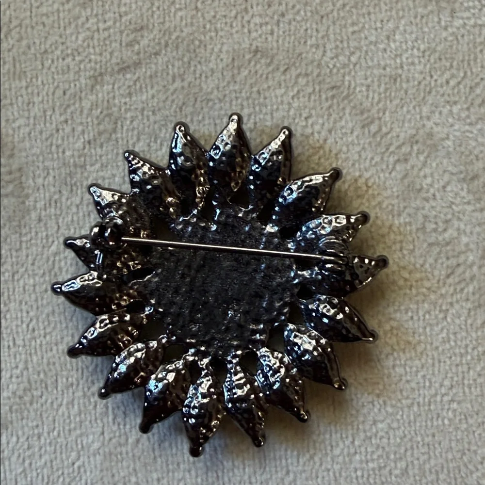Vintage sparkly rhinestone Brooch